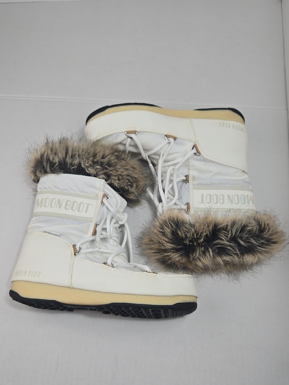 MOON BOOT Ltrack White Monaco Boots - Waterproof! Size: 38 (US: Shoe Size 7)